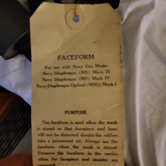 Vintage 1940s WWII USN U GAS MASK MARK IV - Picture 4 of 8